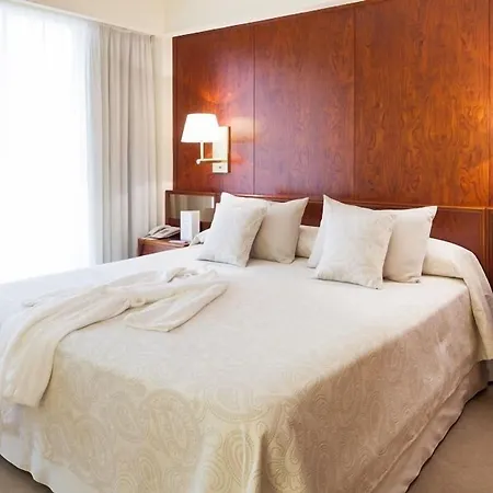 Royal Plaza מלון 4*