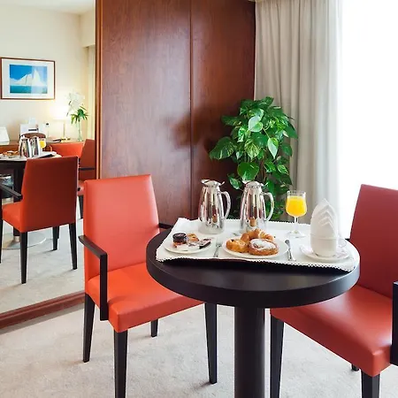 מלון Royal Plaza 4*