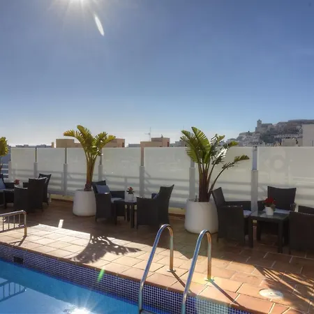 Royal Plaza מלון 4*